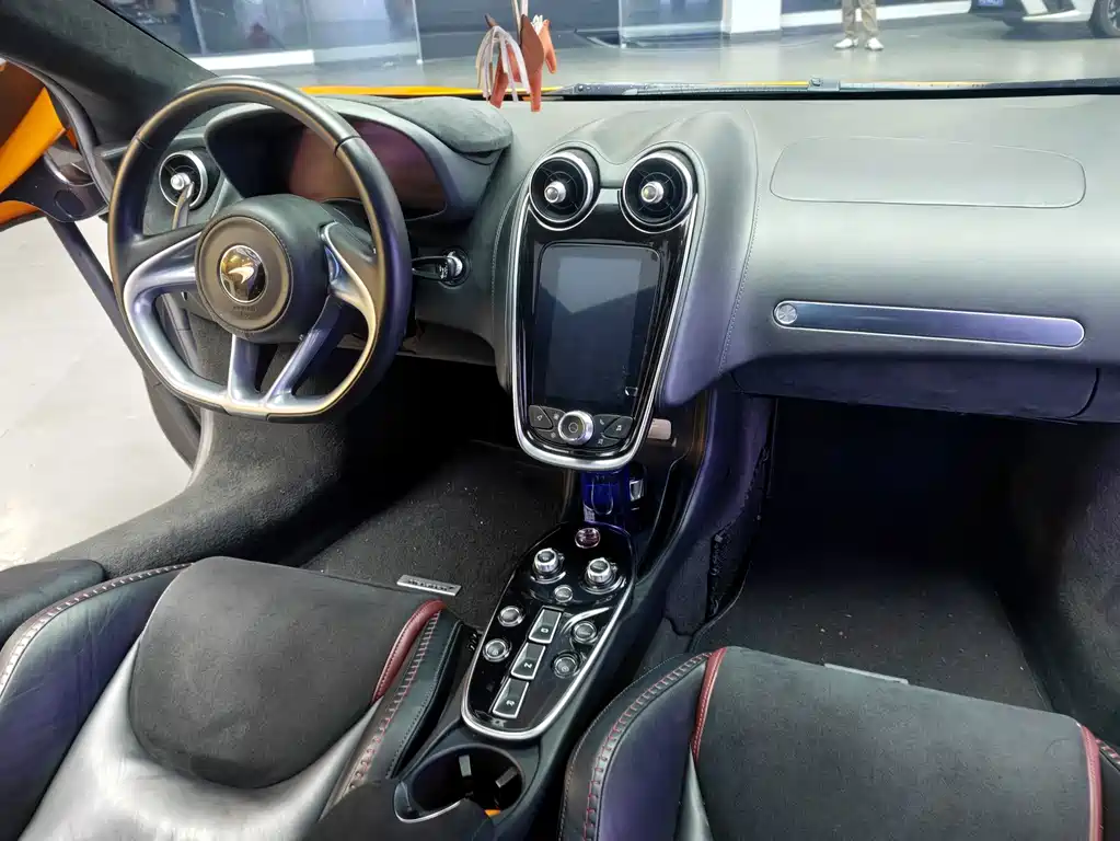 McLaren GT — миниатюра 7
