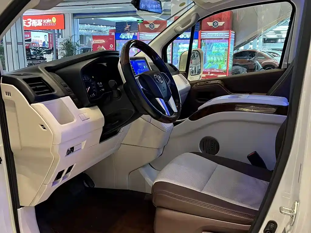 Toyota HiAce 2019 3.5L AT