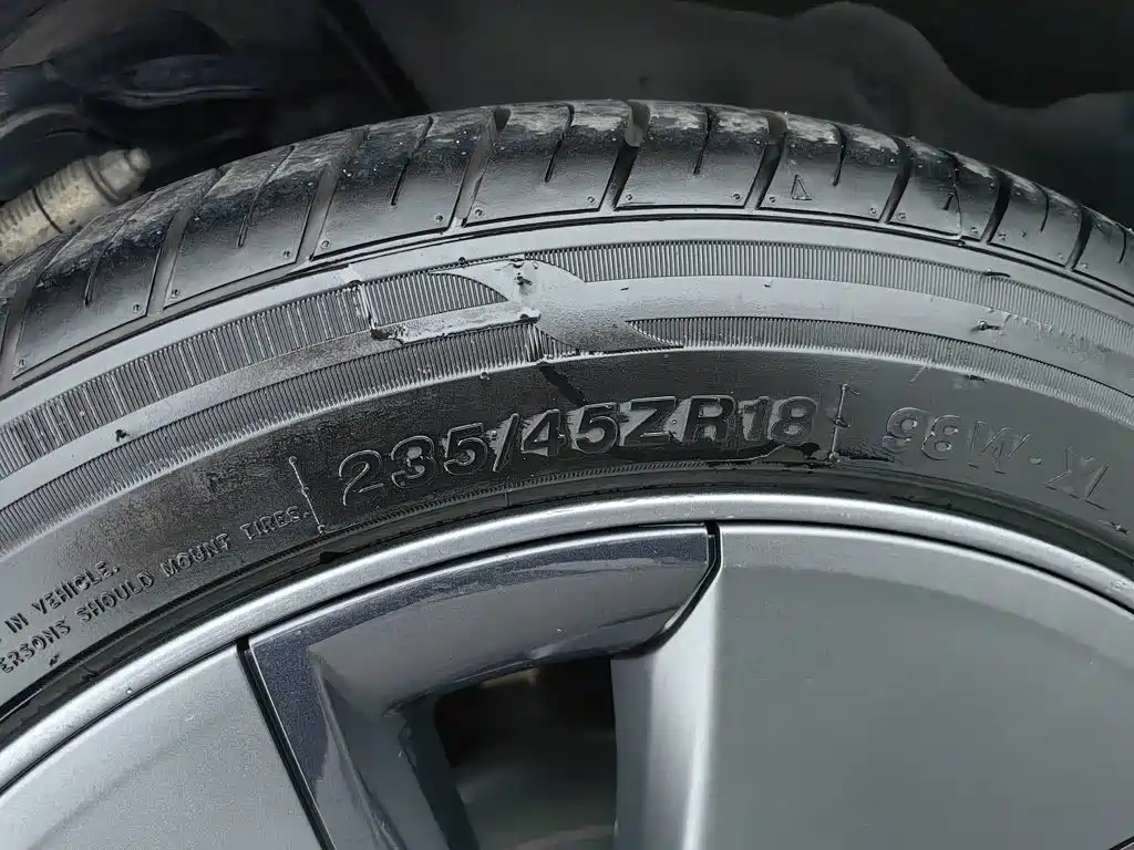 Tesla Model 3 — миниатюра 24