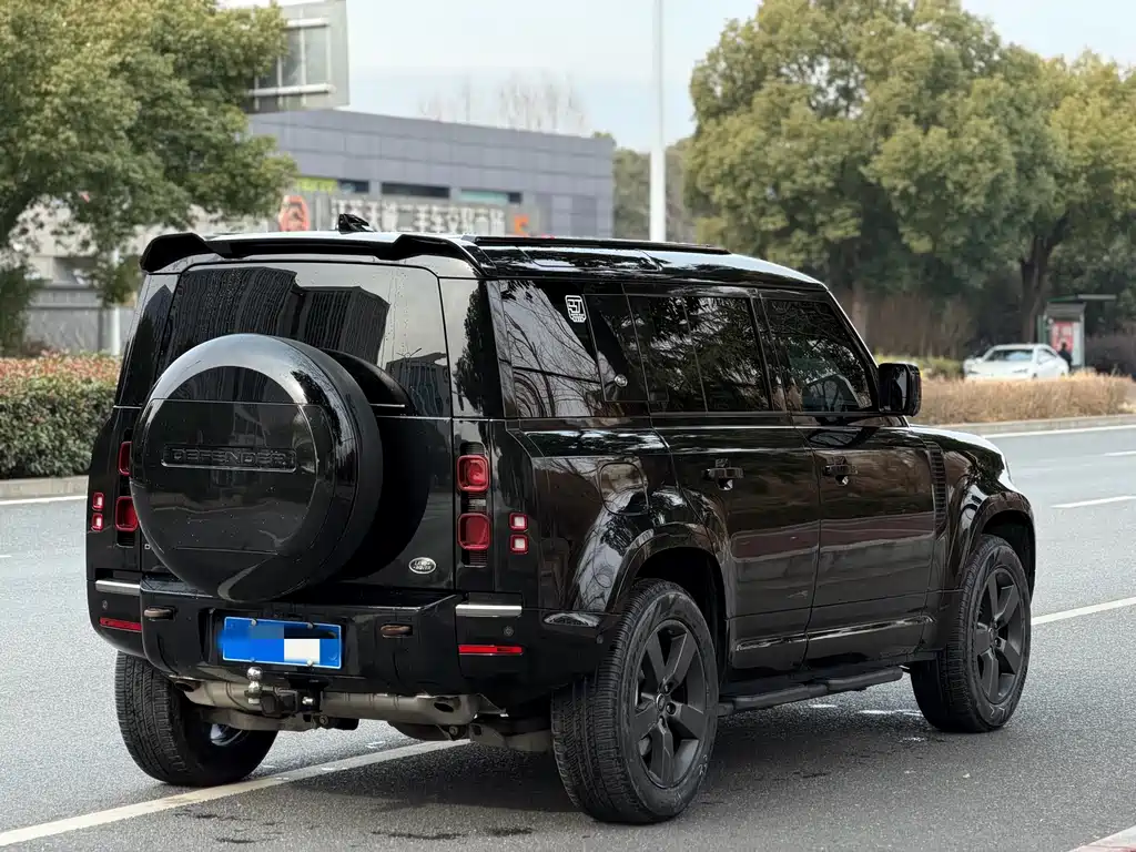 LAND ROVER DEFENDER