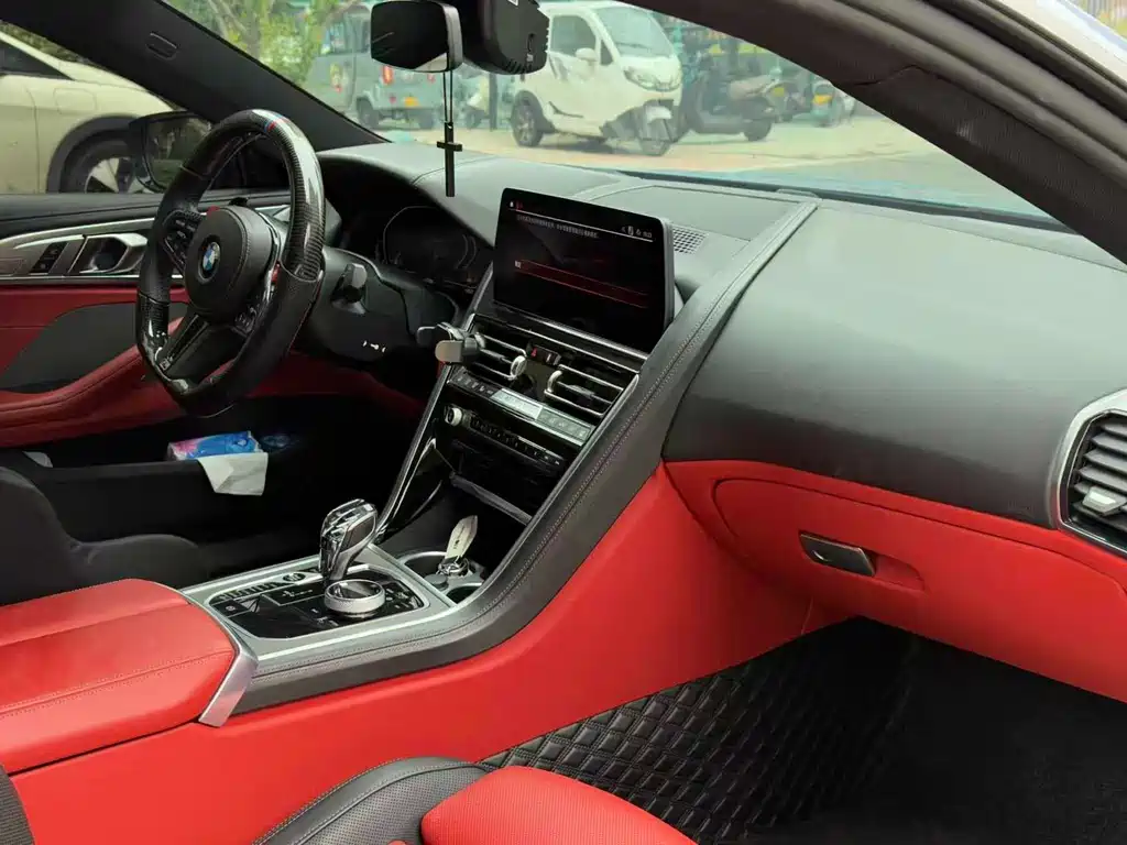 BMW 8 Series — миниатюра 6