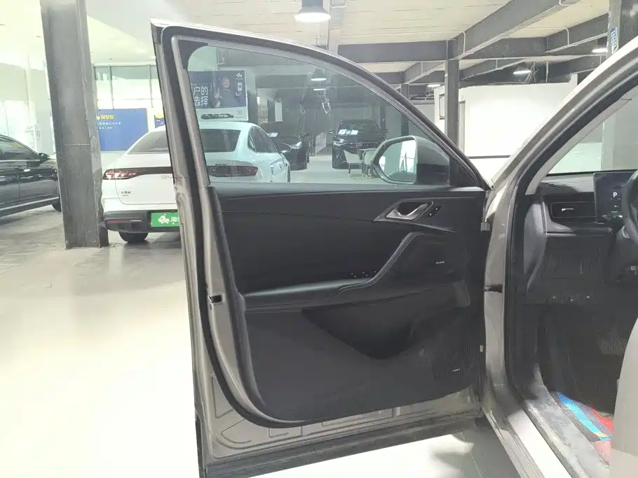 Roewe RX5 New Energy — миниатюра 7