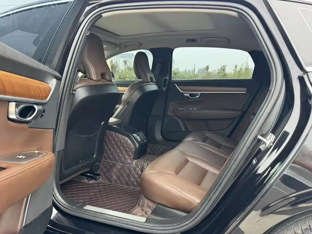Volvo S90 — миниатюра 21