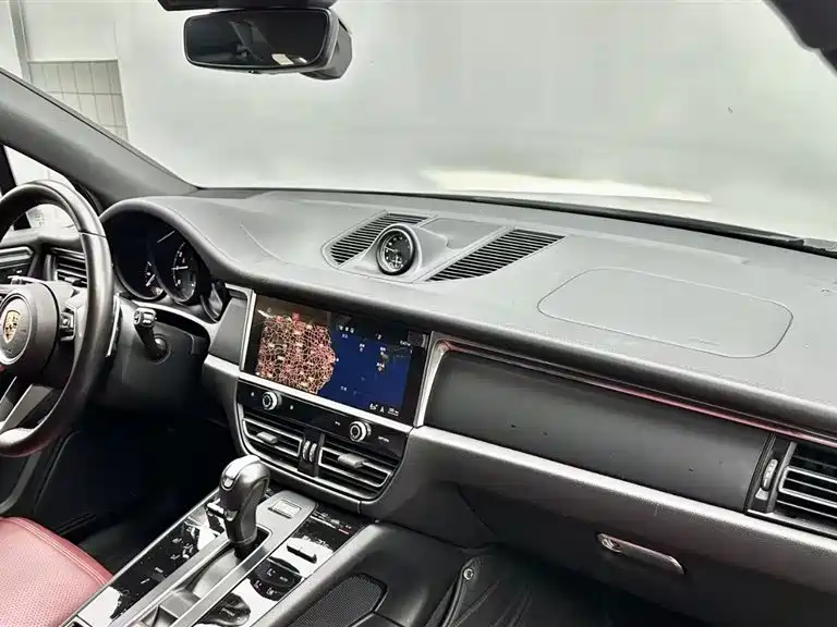 Porsche Macan — миниатюра 9