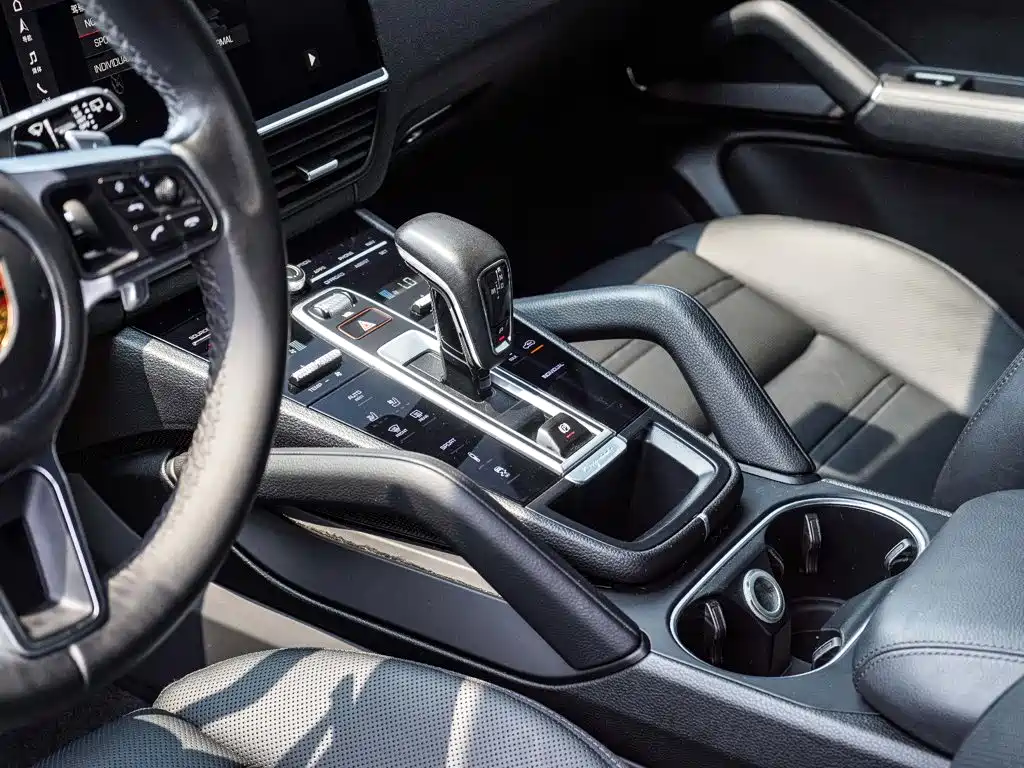 Porsche Cayenne — миниатюра 5