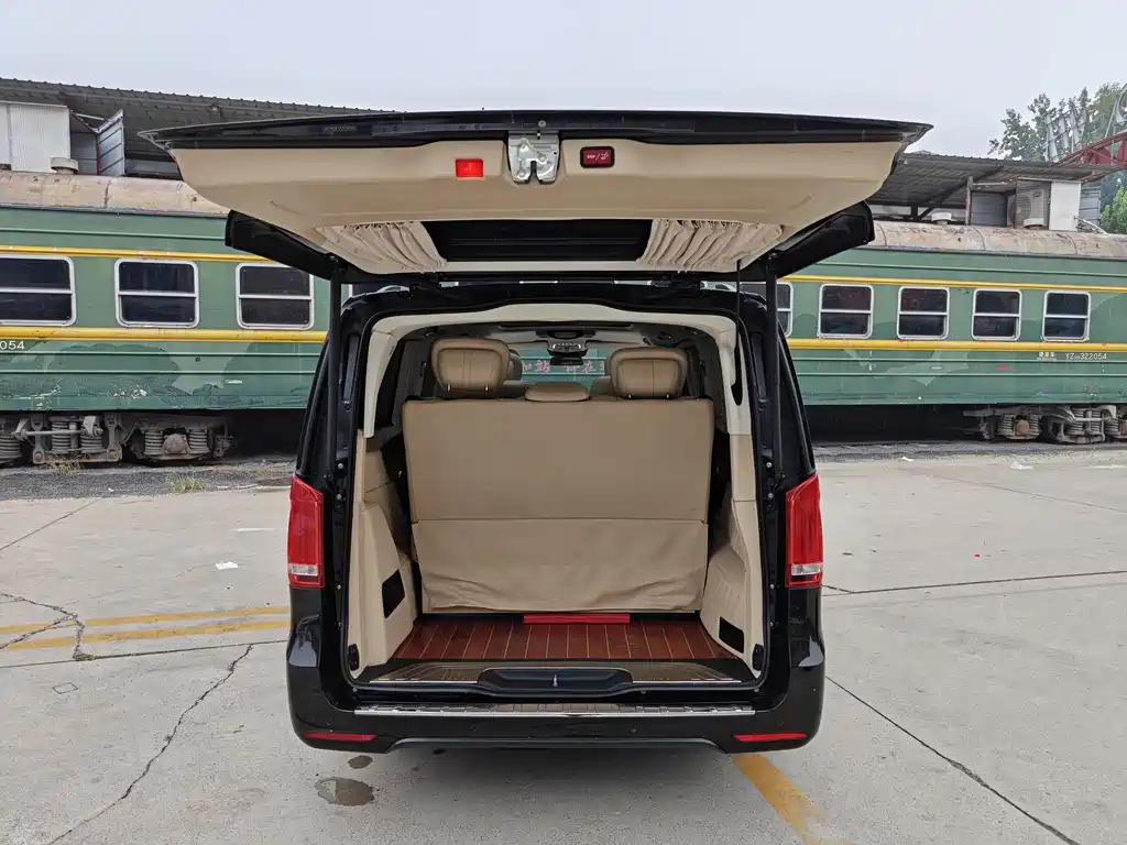 Mercedes-Benz V-Class — миниатюра 10