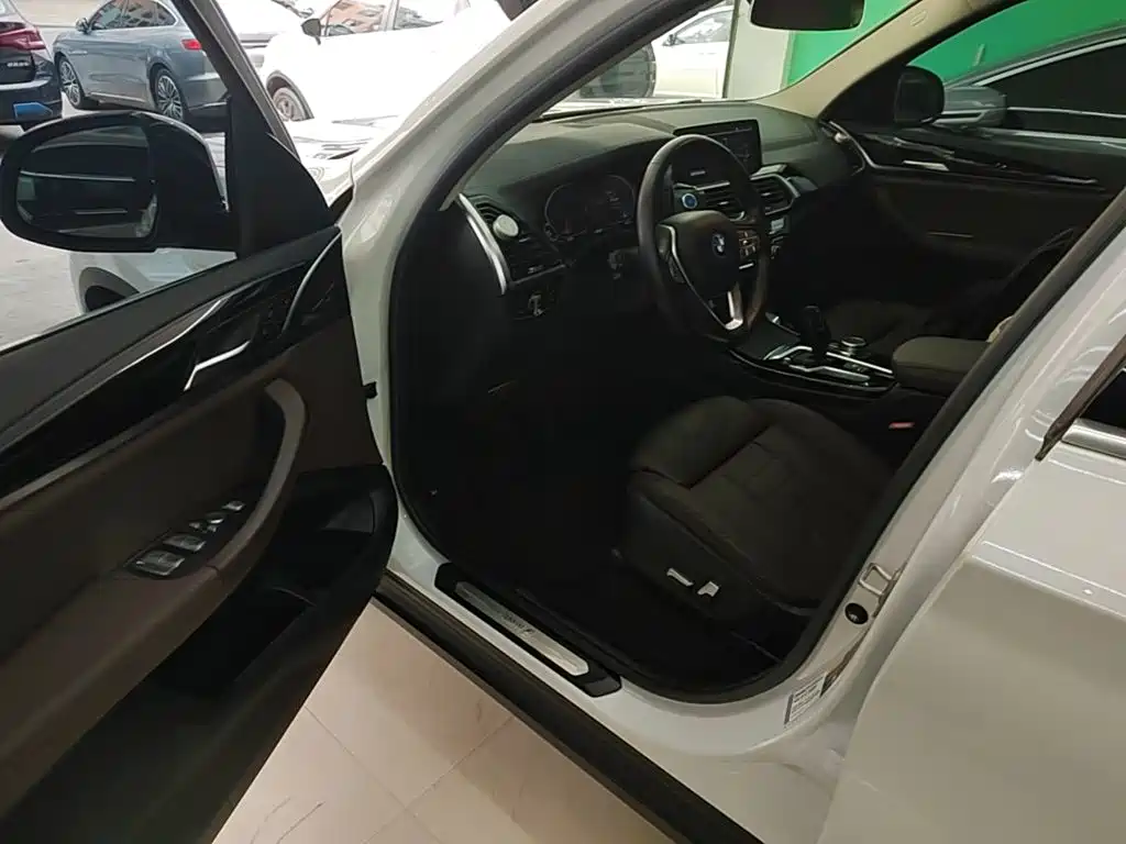 BMW iX3 — миниатюра 16