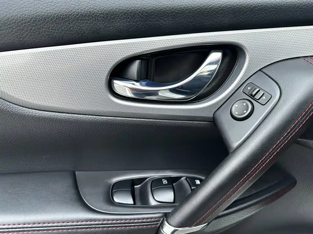 Nissan Qashqai — миниатюра 13