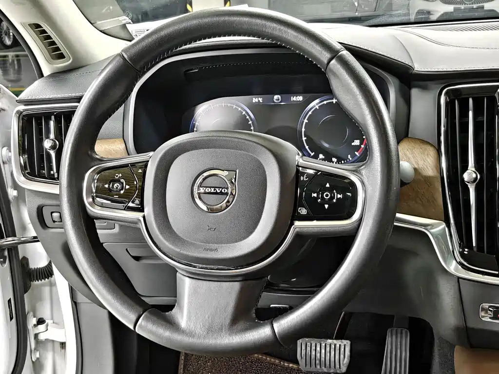 Volvo S90 — миниатюра 14