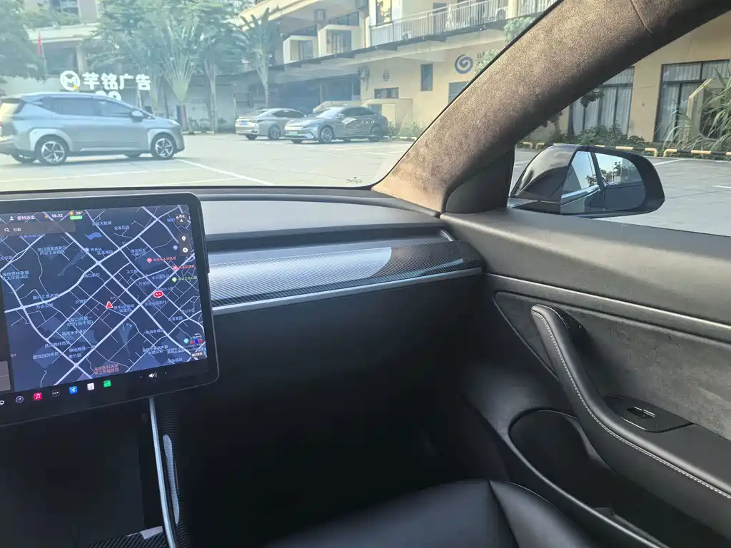 Tesla Model 3 — миниатюра 15