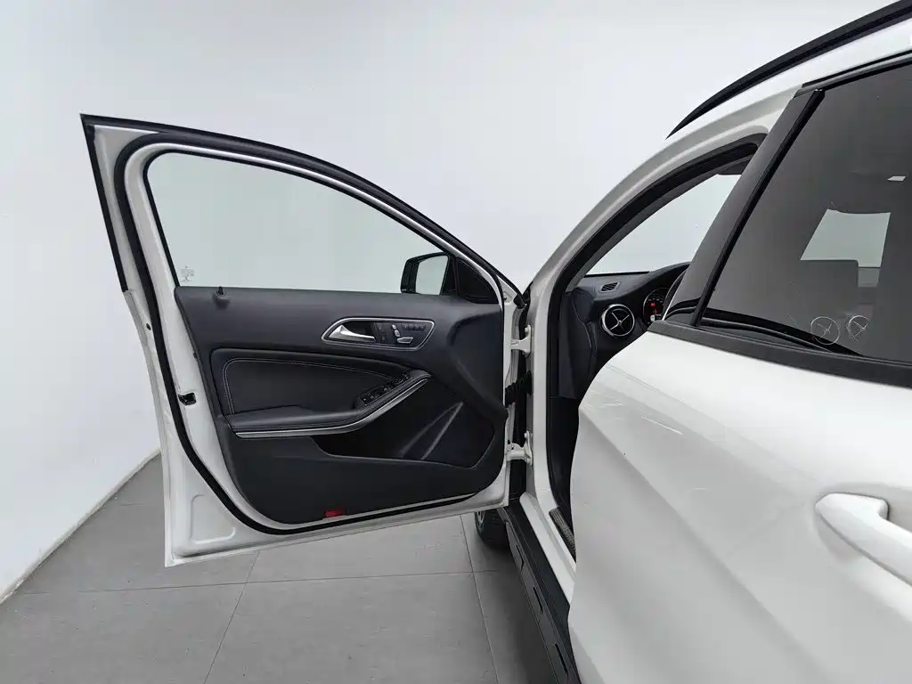 Mercedes-Benz GLA — миниатюра 8