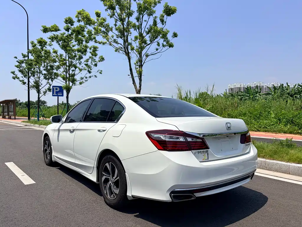 Honda Accord — миниатюра 4