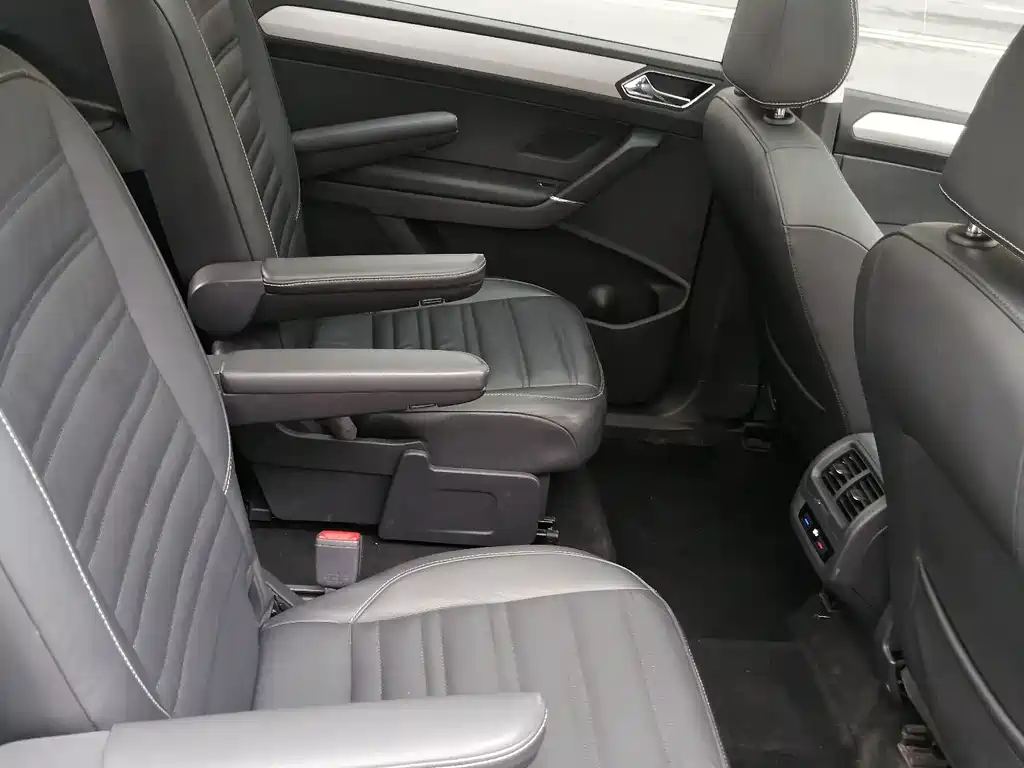 Volkswagen Touran — миниатюра 13