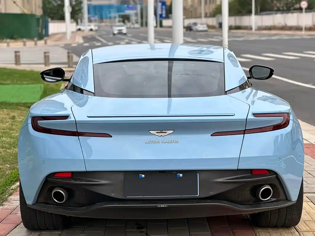 Aston Martin DB11 — миниатюра 4