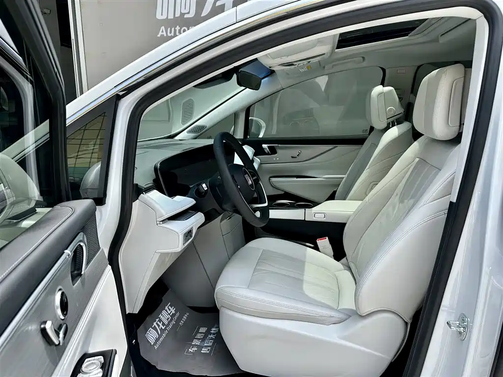 Buick GL8 2024 Premium 7 мест