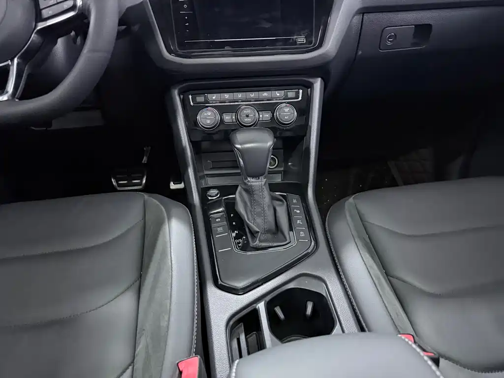 Volkswagen Tiguan L — миниатюра 15