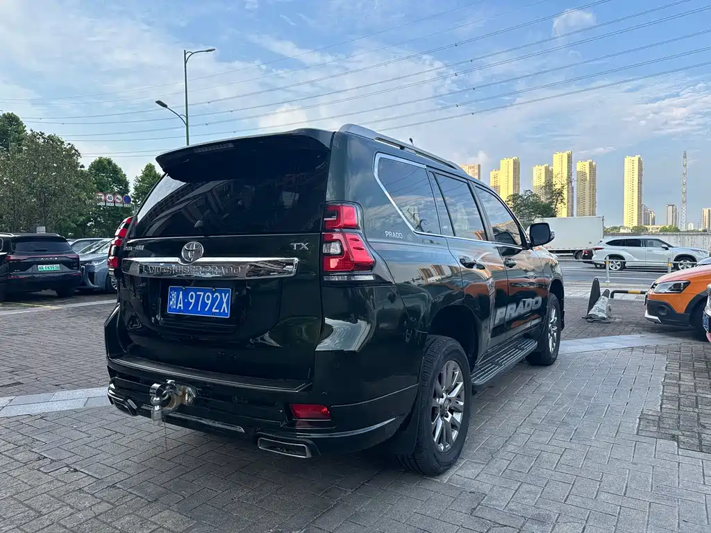 Toyota Land Cruiser Prado 2016 2.7L AT Standard