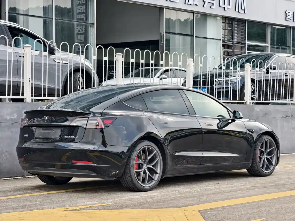 Tesla Model 3 — миниатюра 8