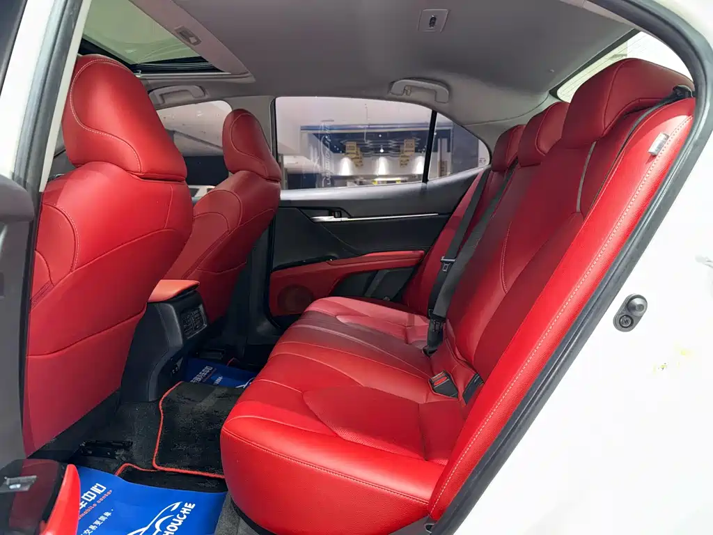 Toyota Camry — миниатюра 8