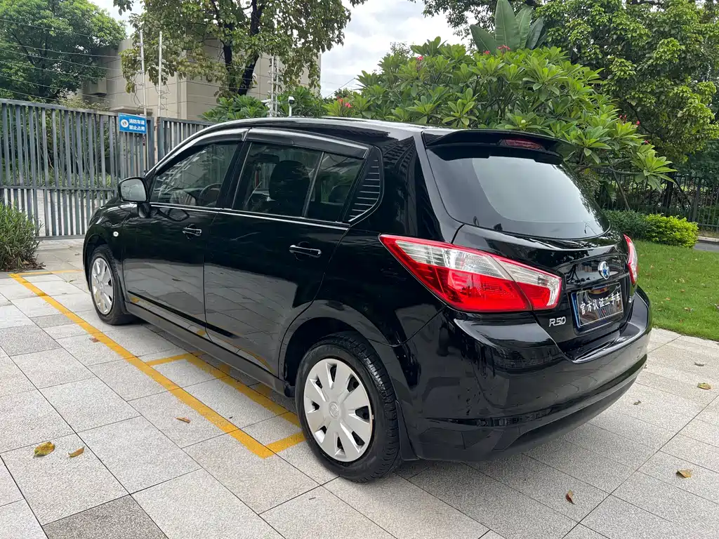 Venucia R50 2013 1.6L MT Fashion