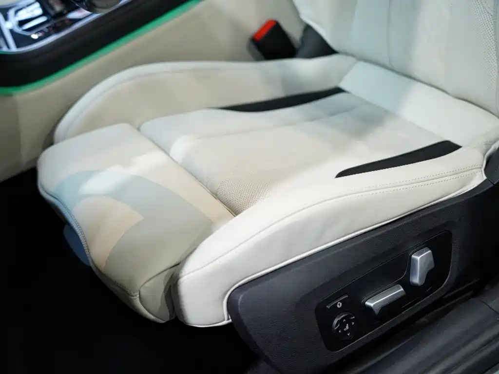 BMW M8 — миниатюра 25