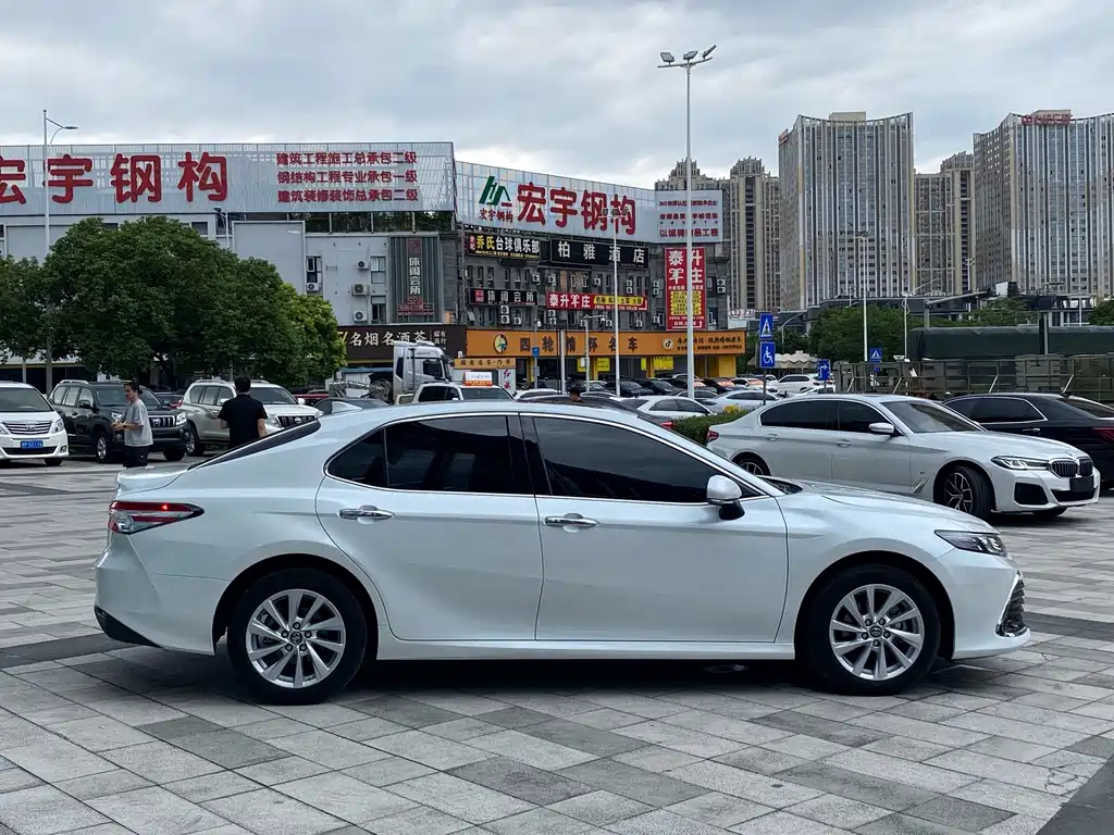 Toyota Camry — миниатюра 18