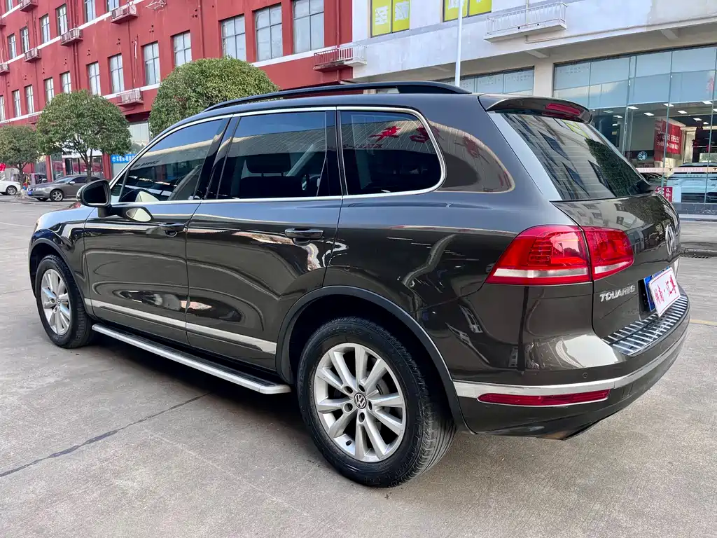 VOLKSWAGEN TOUAREG