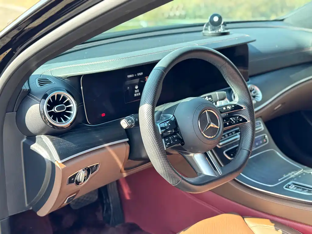 MERCEDES-BENZ E CLASS