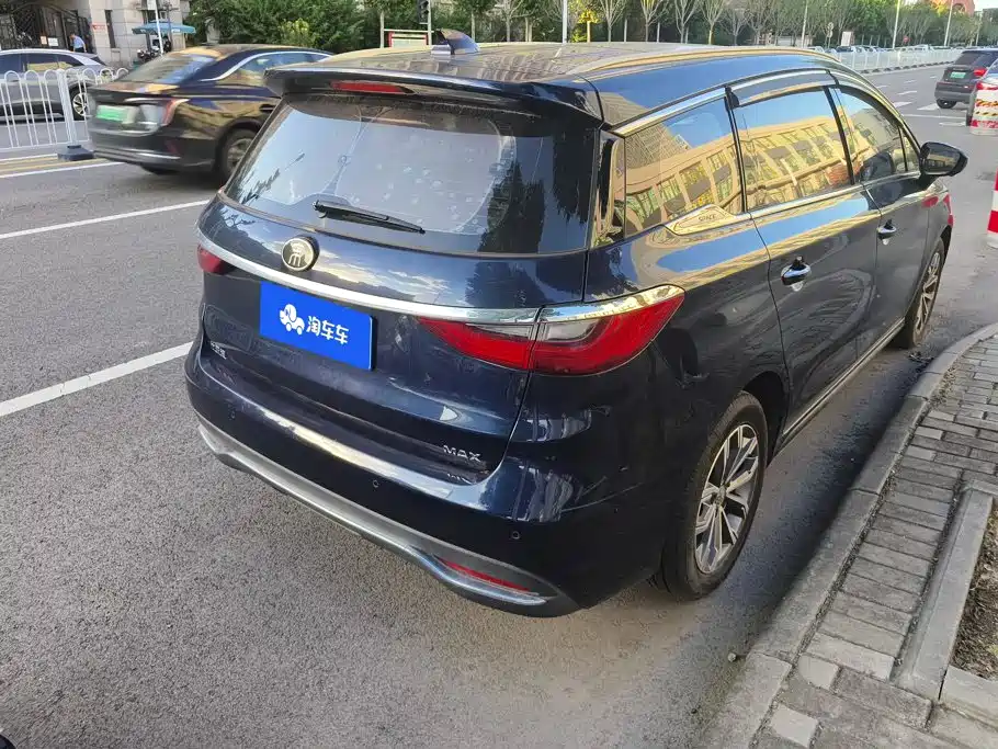 BYD MAX — миниатюра 3