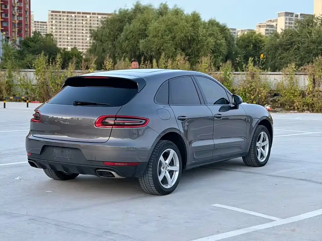 Porsche Macan — миниатюра 4