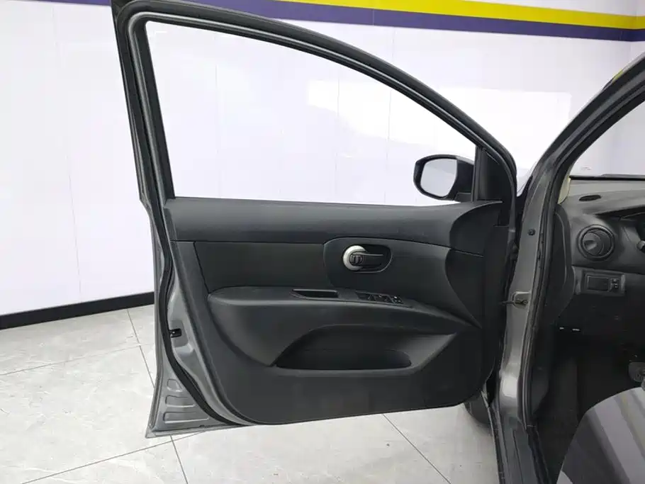 Nissan Livina — миниатюра 7