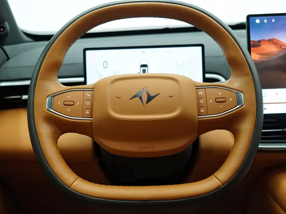 Dongfeng eπ008 2025 636Ultra 5 мест