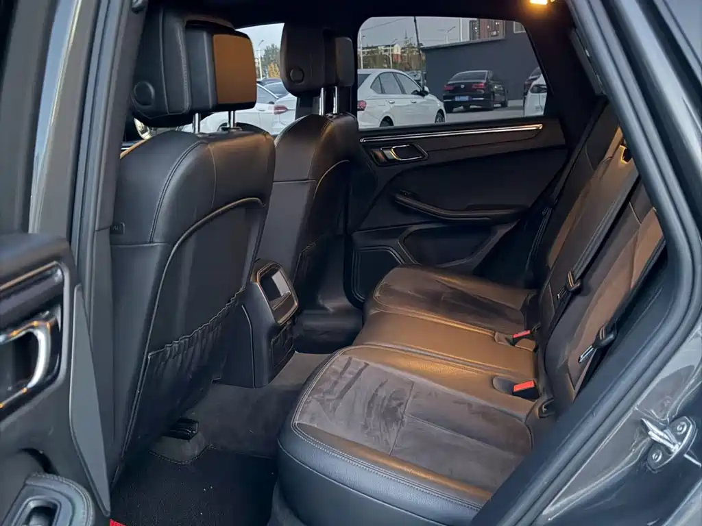 Porsche Macan — миниатюра 9