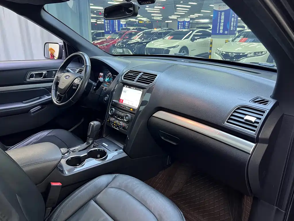 Ford Explorer (Import) — миниатюра 12
