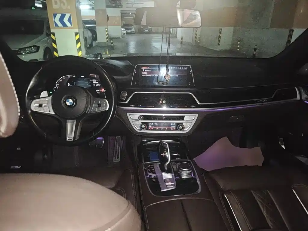 BMW 7 Series — миниатюра 5
