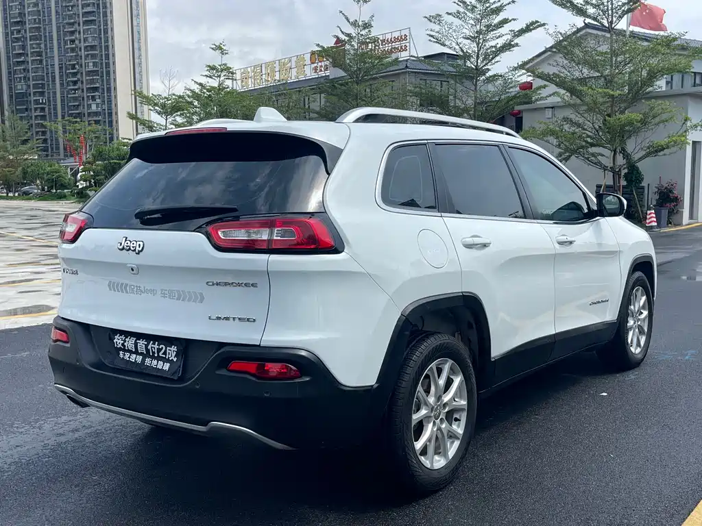 Jeep Cherokee - фото 5