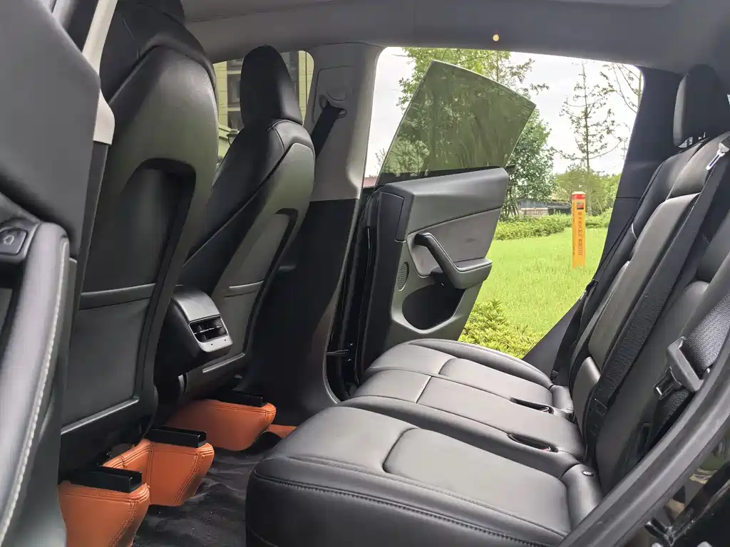 Tesla Model Y — миниатюра 11