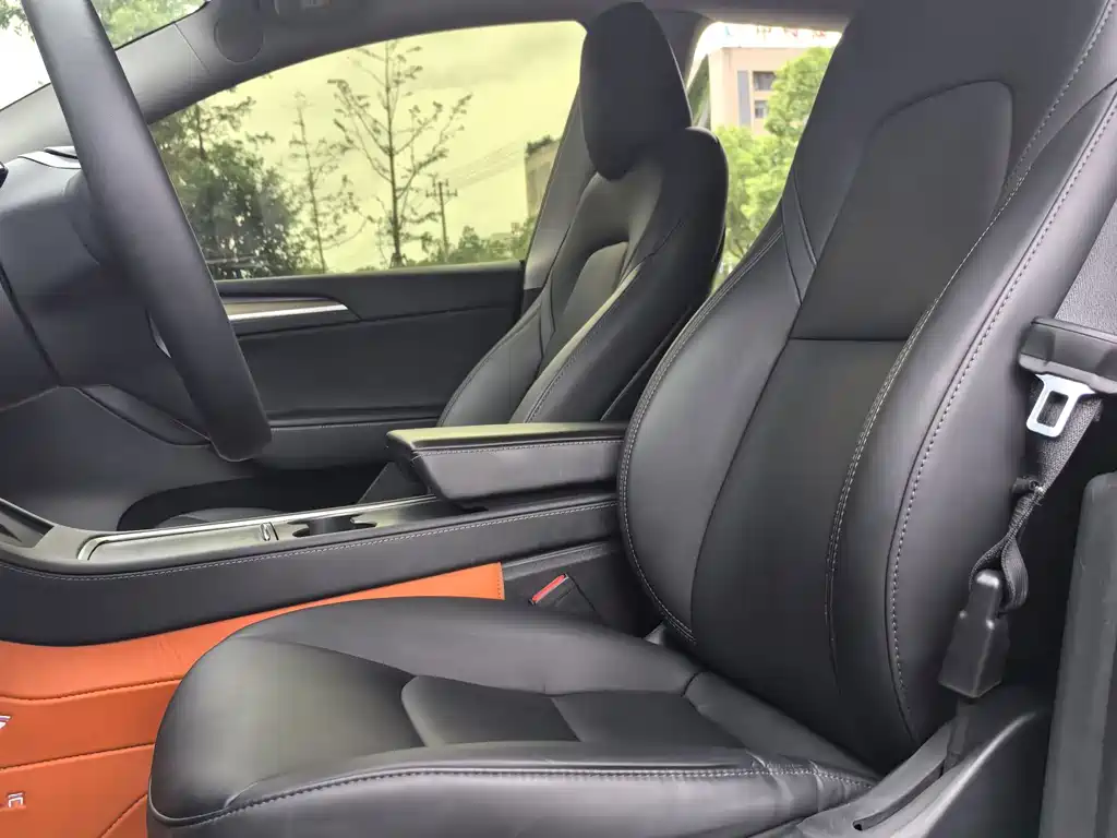 Tesla Model Y — миниатюра 7