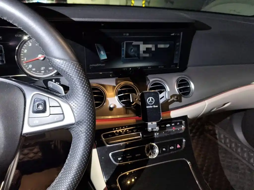 Mercedes-Benz E-Class — миниатюра 6
