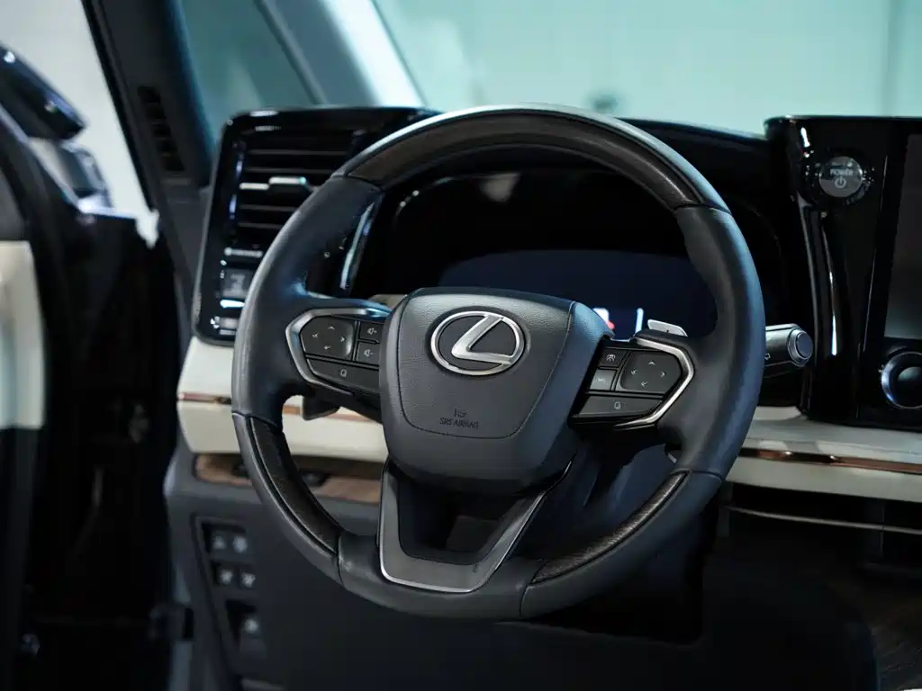 Lexus LM — миниатюра 36