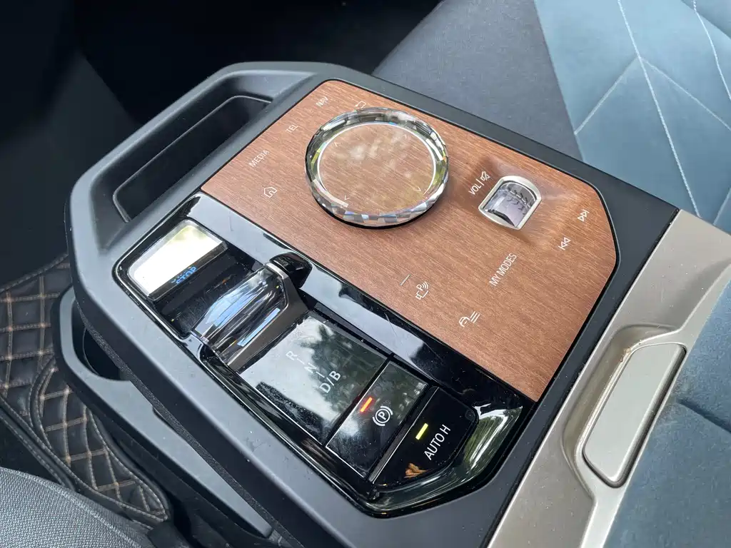 BMW iX — миниатюра 10