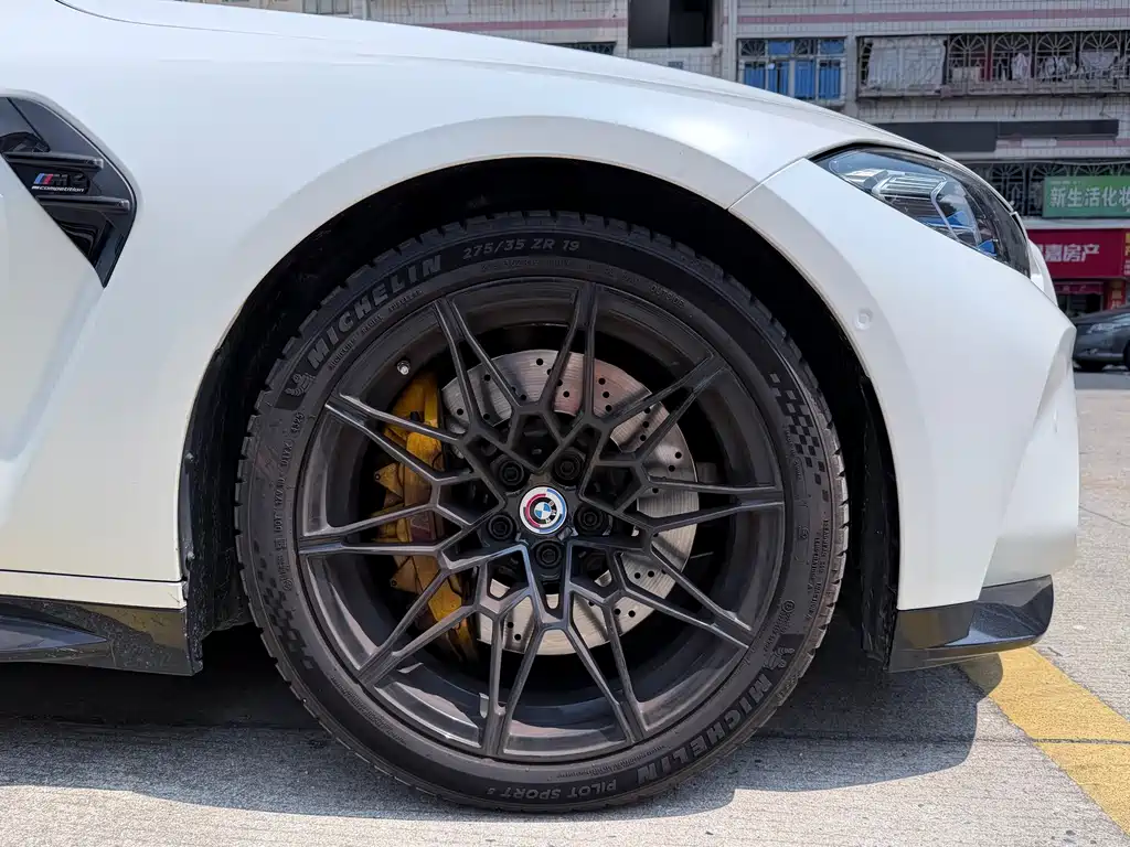 BMW M4 — миниатюра 5