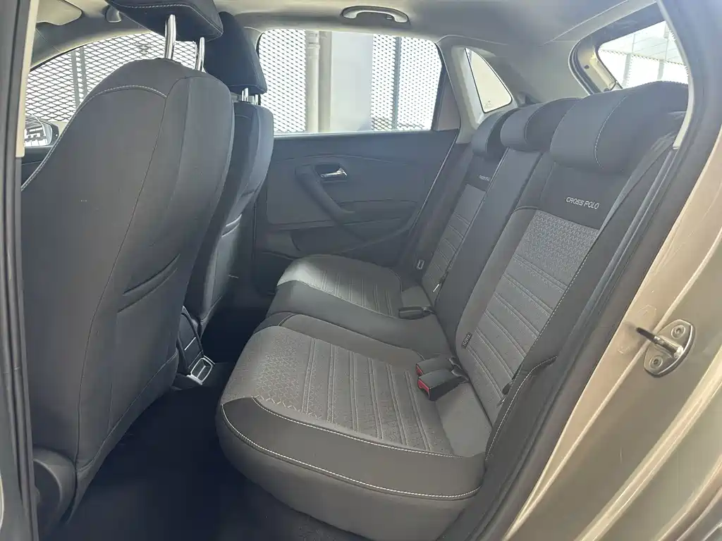Volkswagen Polo 2014 1.6L Cross Polo AT