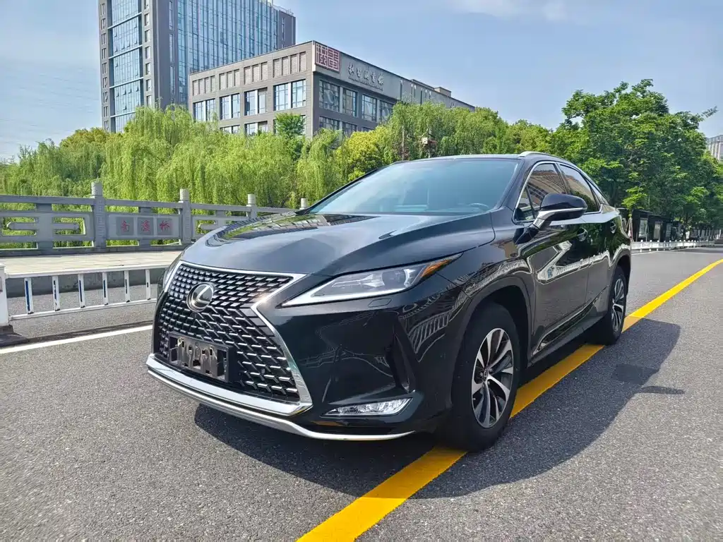 Lexus RX 2021