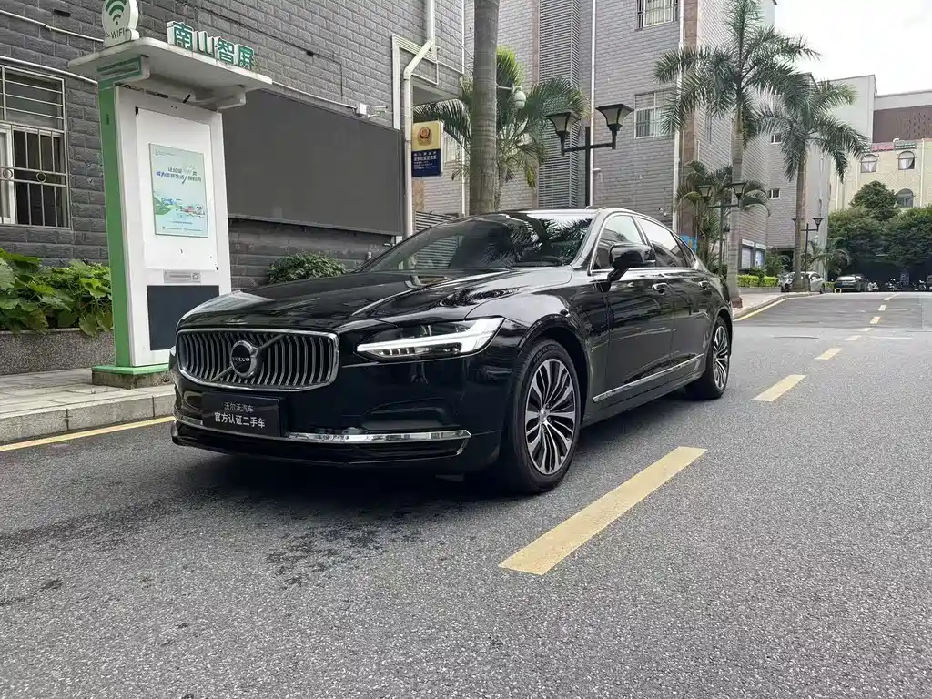 VOLVO S90