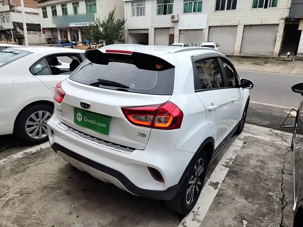 Geely Vision X3 — миниатюра 7