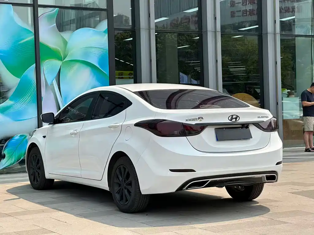 Hyundai Elantra 2016 1.6L AT