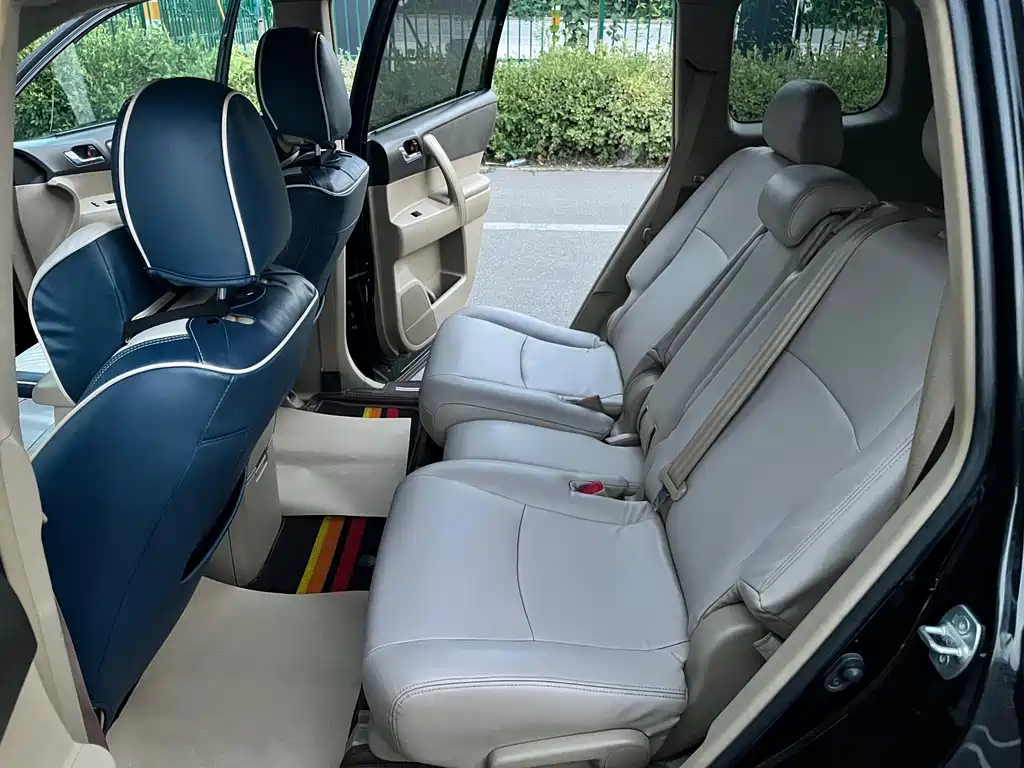Toyota Highlander 2012 2.7L 5 мест Elite