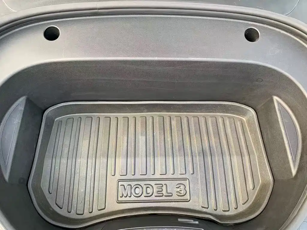 Tesla Model 3 — миниатюра 11