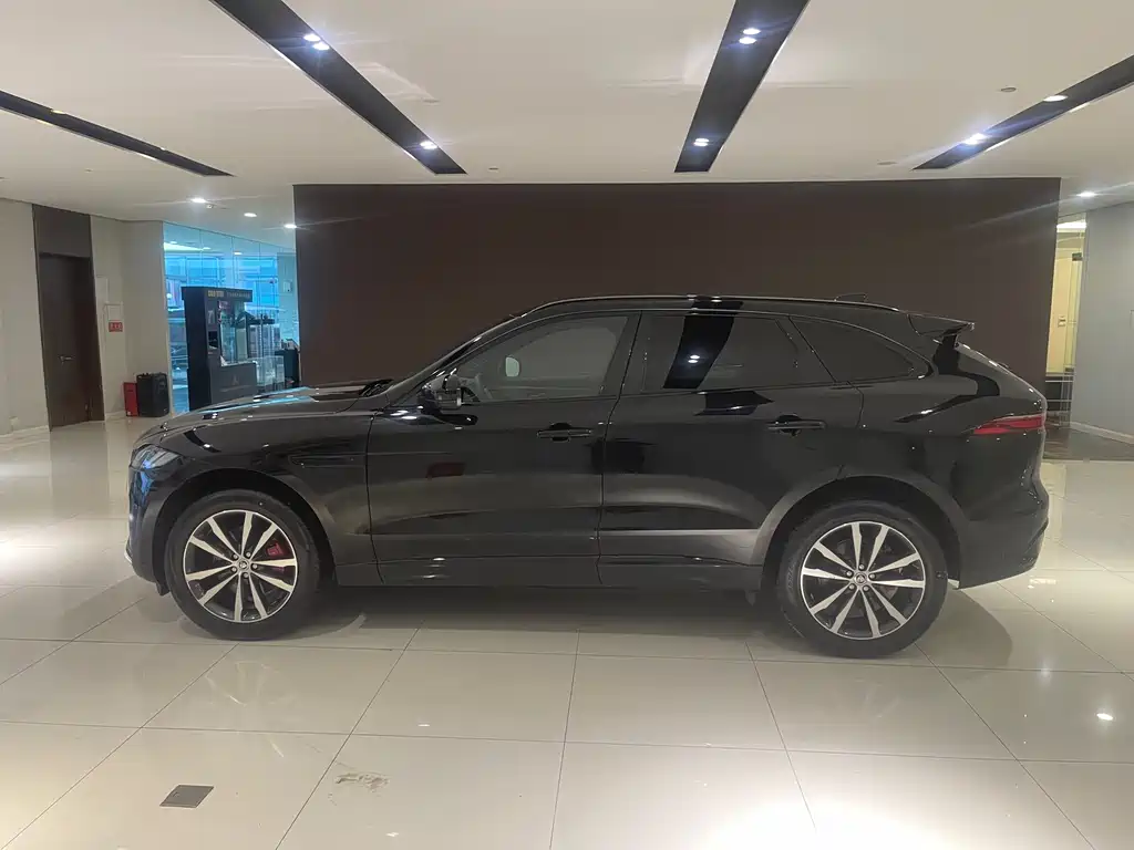 Jaguar F-Pace 2024 P250 R-Dynamic SE